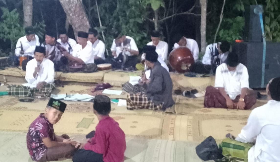 Peringati Suronan, Jamaah Musholla An-Nur Segandong Adakan Kenduri dan Doa Bersama